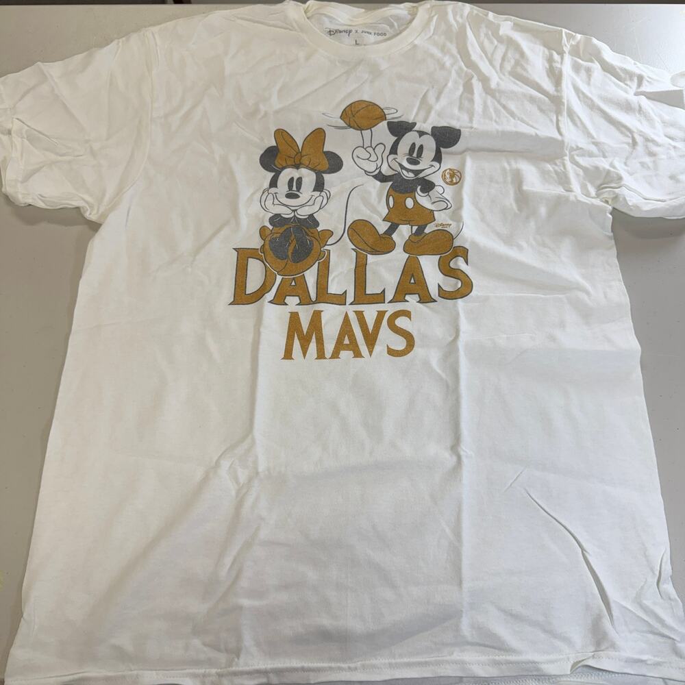 Dallas Mavericks Disney x Junk Food Mickey & Minnie T-Shirt White Large NWOT